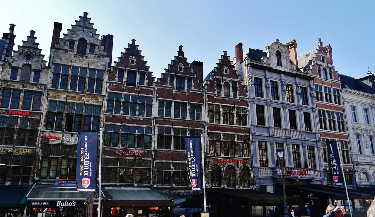 Antwerp Old Town: What to See and How to Walk It