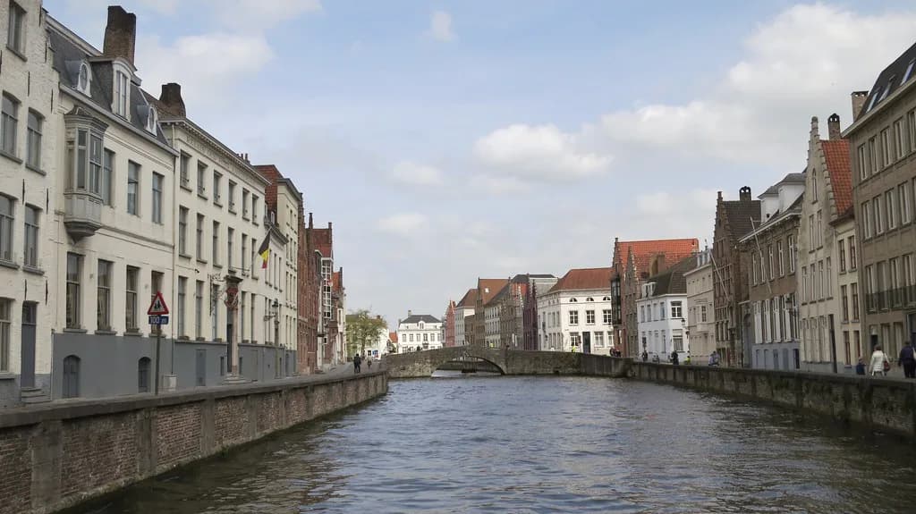 Bruges Canal Tour: What the Boat Trip Covers and Where It Starts