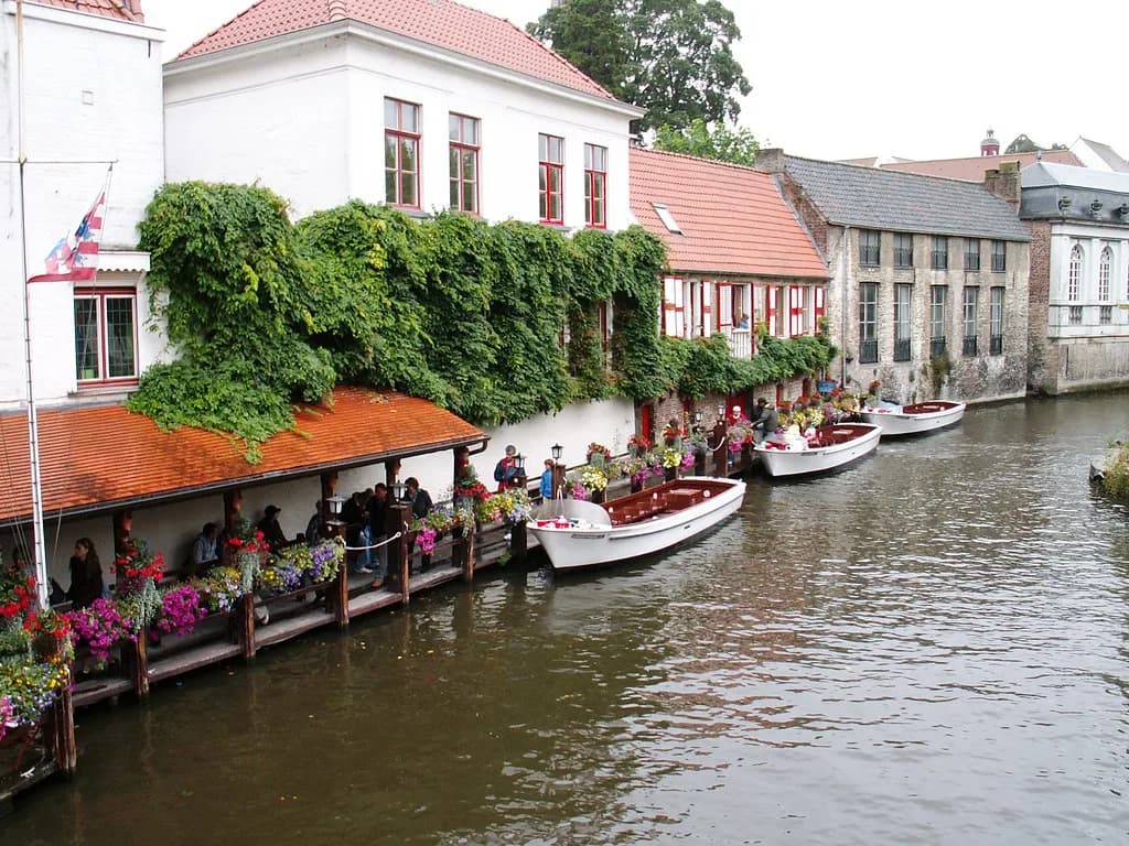 Chocolate Shops in Bruges: Where to Buy Pralines