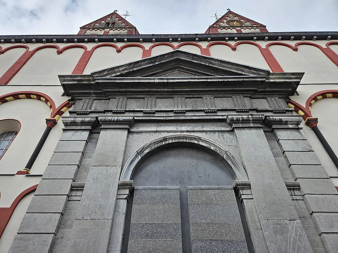 Collégiale Saint-Barthélemy, Liège: Visiting the Church