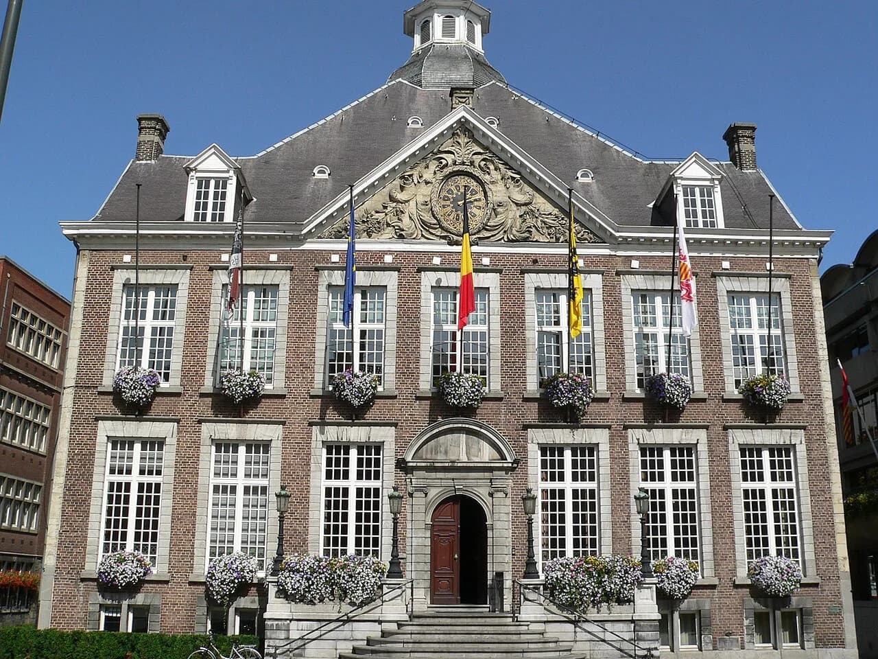 Hasselt in a Day: Jenever Museum, Japanese Garden and Shopping Streets