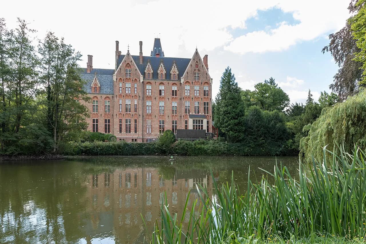 Loppem Castle near Bruges: Visiting the Neo-Gothic Château
