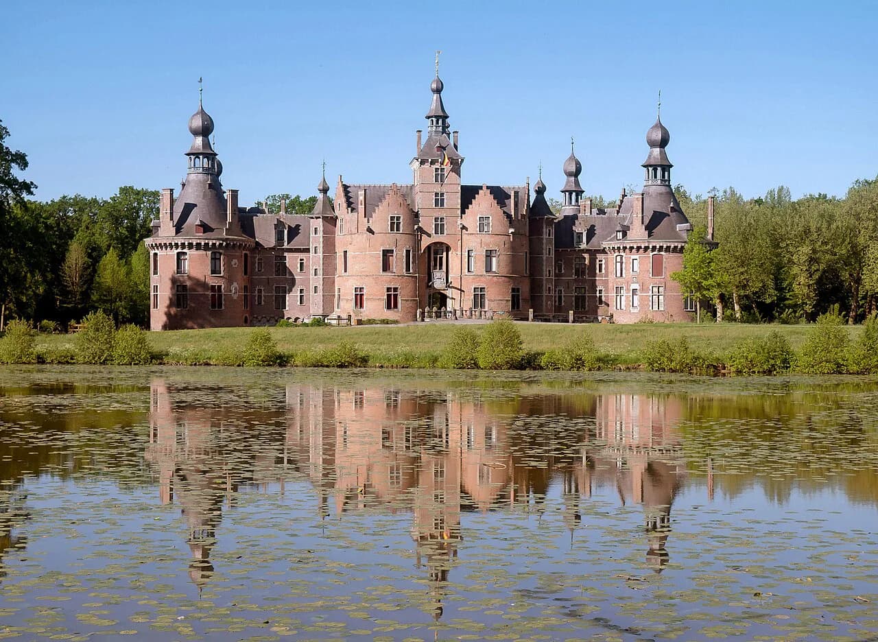Ooidonk Castle: Visiting the Moated Renaissance Castle near Ghent