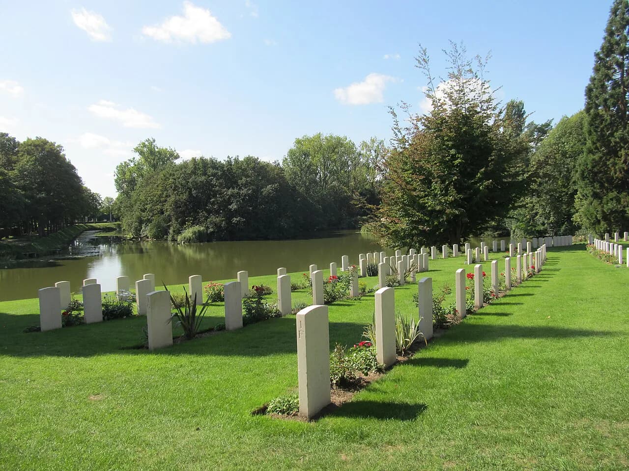 Ramparts Cemetery Ypres: Lille Gate's War Graves