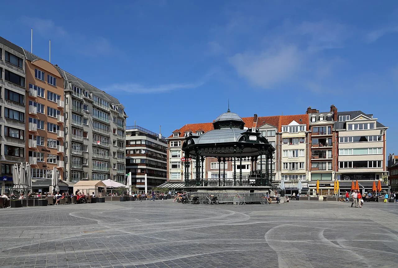 Wapenplein, Ostend: the central square and its surroundings