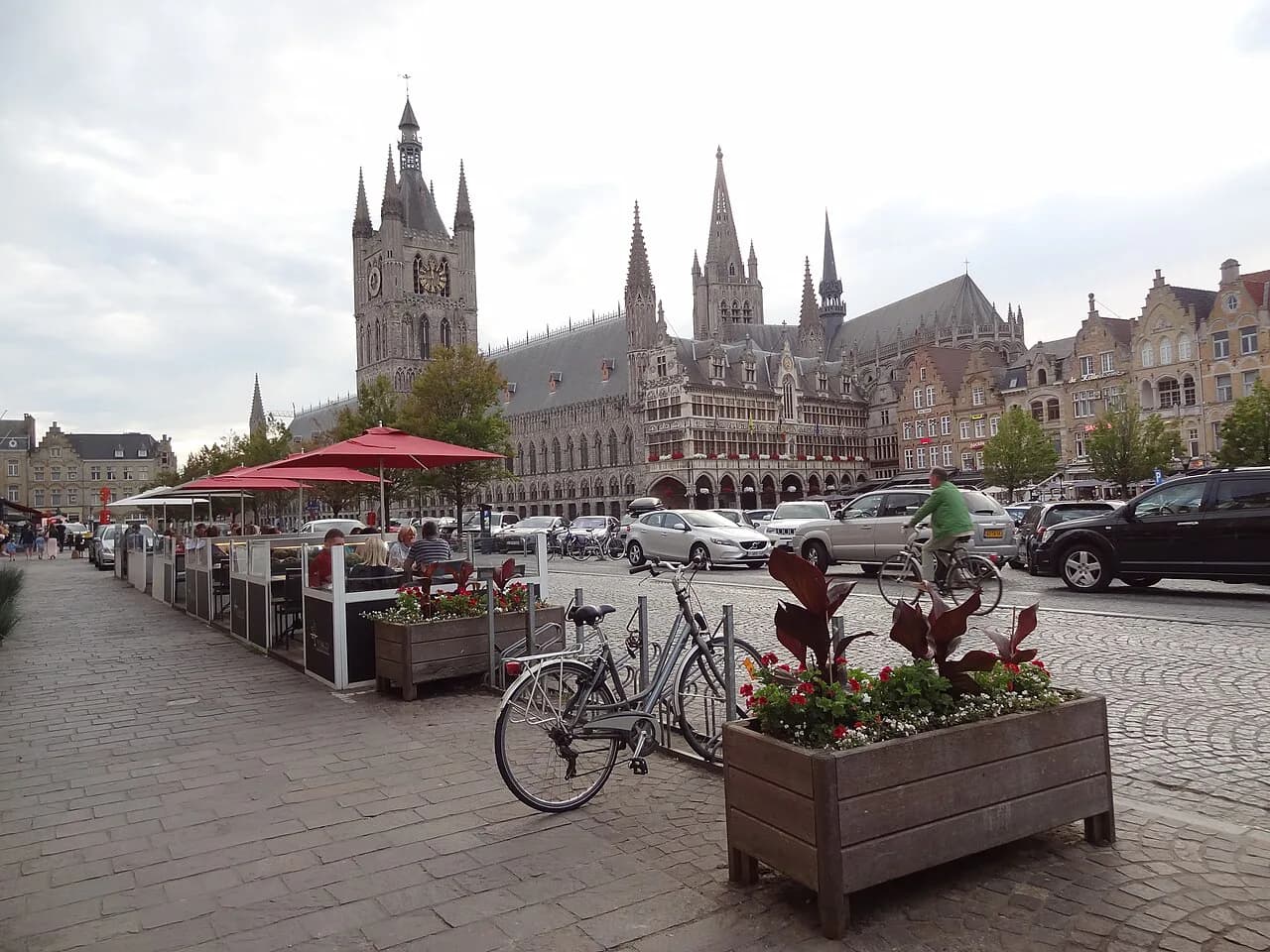 Ypres Market: Market Squares and Market Days in Ypres