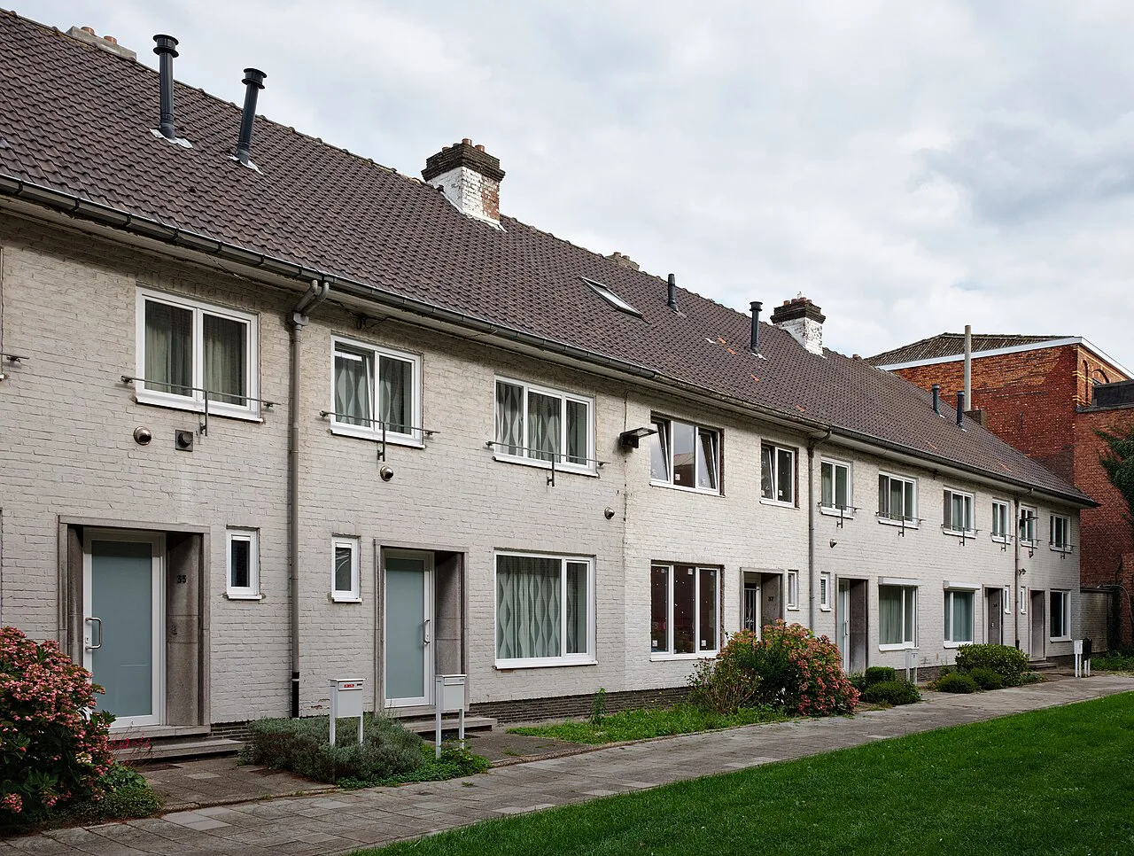 A row of whitewashed houses at the beguinage in Aalst.