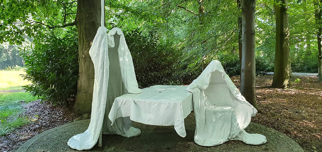 Albert Szukalski's sculpture Dialoog in the park of the Middelheim Museum, Antwerp.
