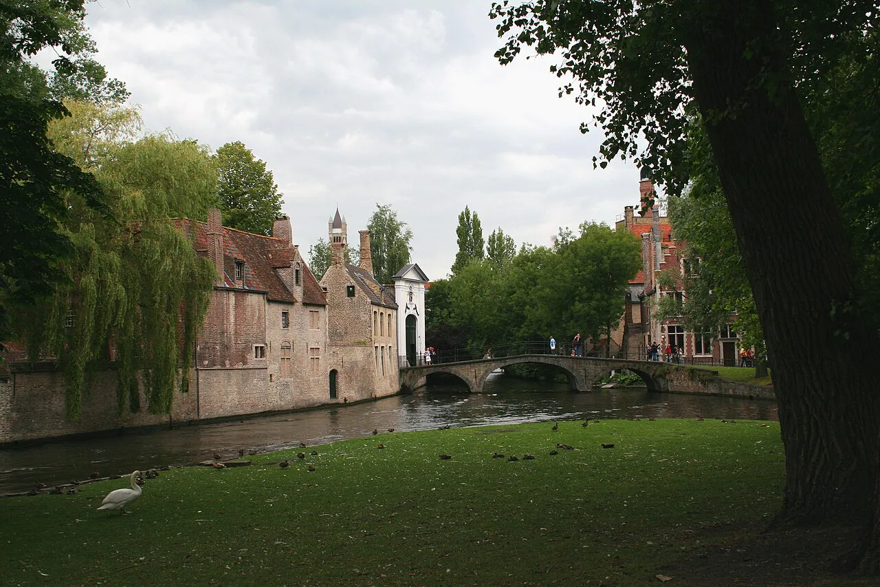 The Wijngaard bridge at the entrance to the beguinage, Bruges.