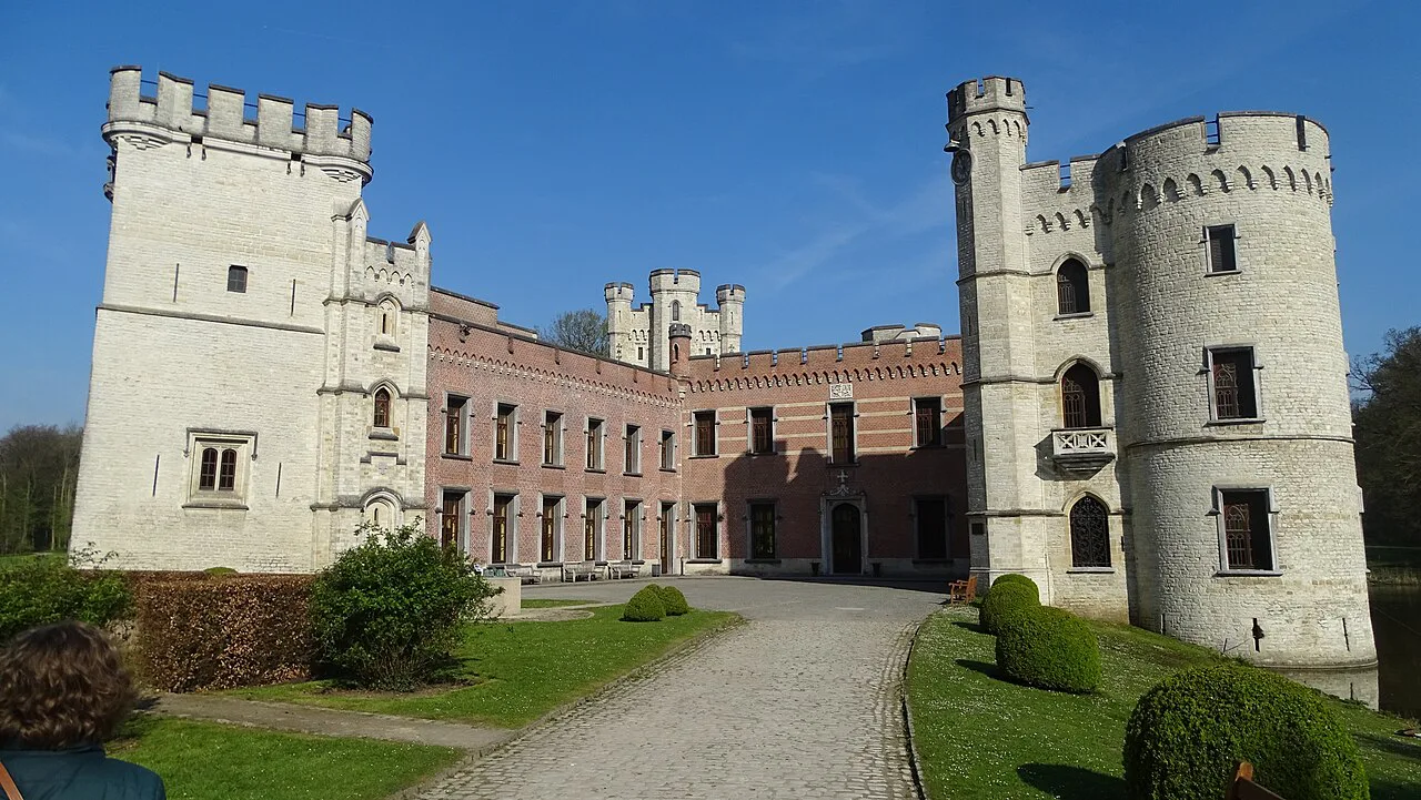 The entrance drive to Bouchout Castle in the botanic garden at Meise.