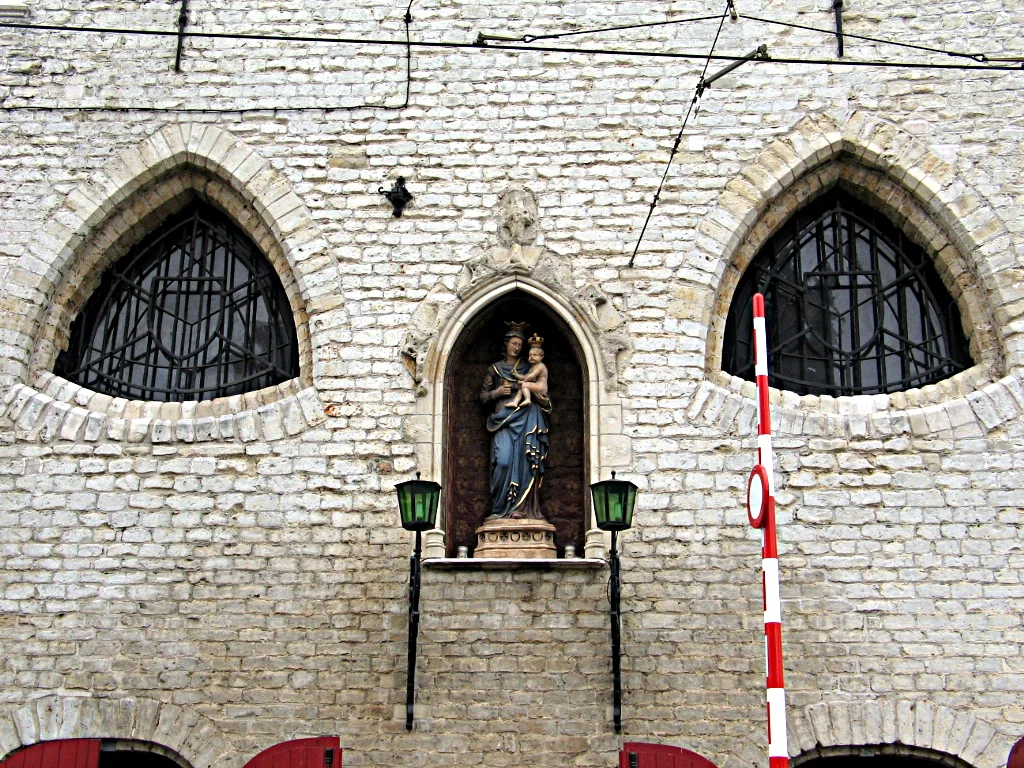 Pointed windows and a Madonna niche on the Great Butchers' Hall, Ghent.