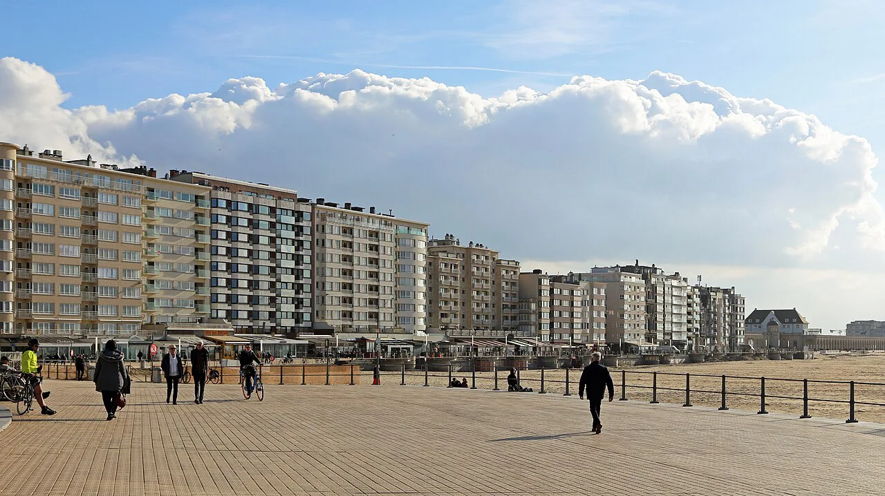 The Albert I Promenade and the wide sandy beach along the seafront in Ostend.