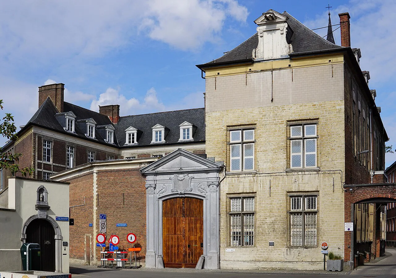 The gateway and buildings of the Holland College, Leuven.
