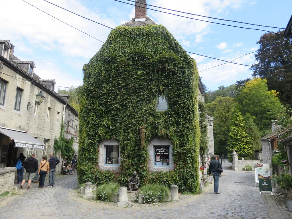 An ivy-covered stone house in the old town of Durbuy.