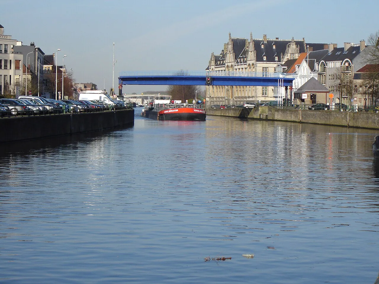 The River Scheldt and its lift bridge in Oudenaarde.