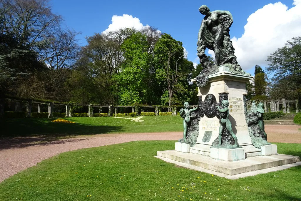 A sculpture on the lawns of Citadelpark, Ghent.