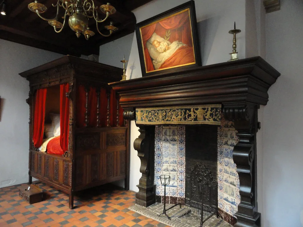 A period room with a box bed inside the Rubens House, Antwerp.