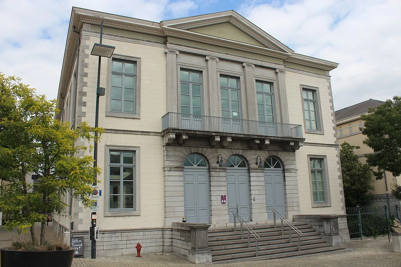 A neoclassical building with a balcony in Tongeren.
